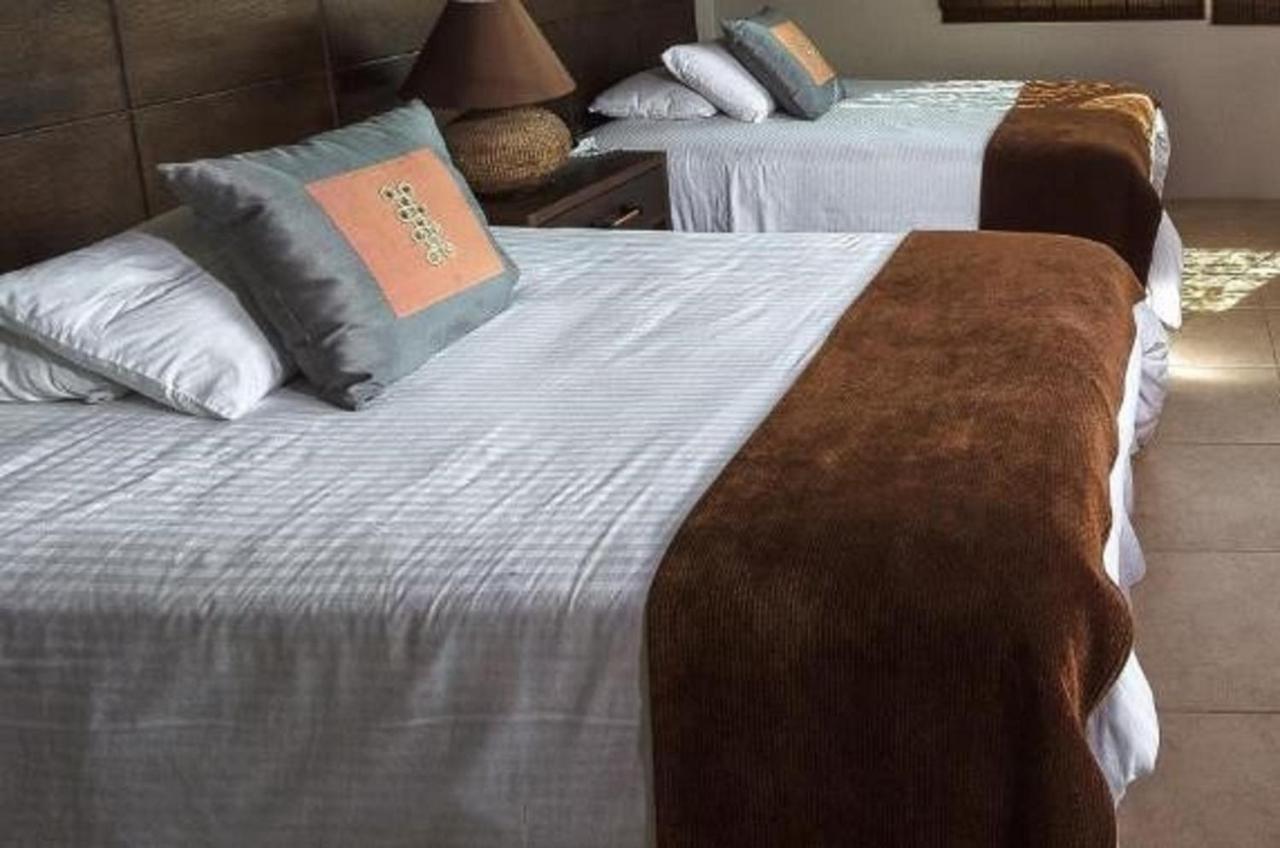 Iguana Crossing Boutique Hotel 푸에르토빌라밀 외부 사진