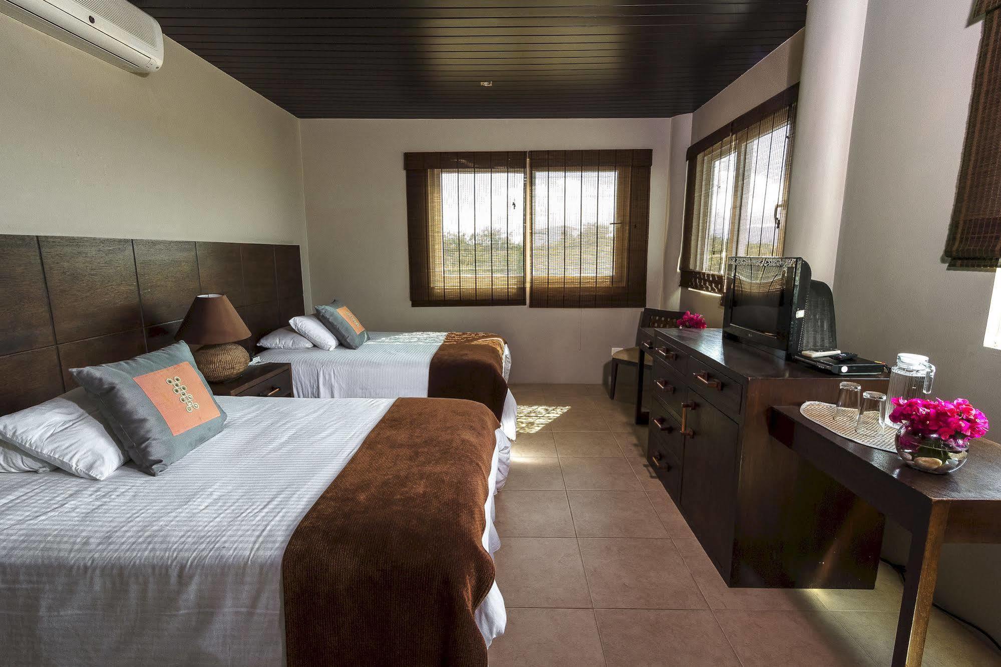 Iguana Crossing Boutique Hotel 푸에르토빌라밀 외부 사진